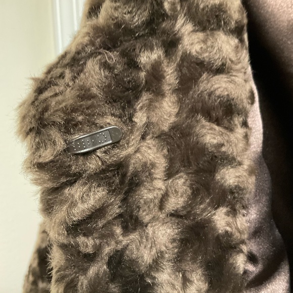 Terri Lewis brown cape - Picture 5 of 12